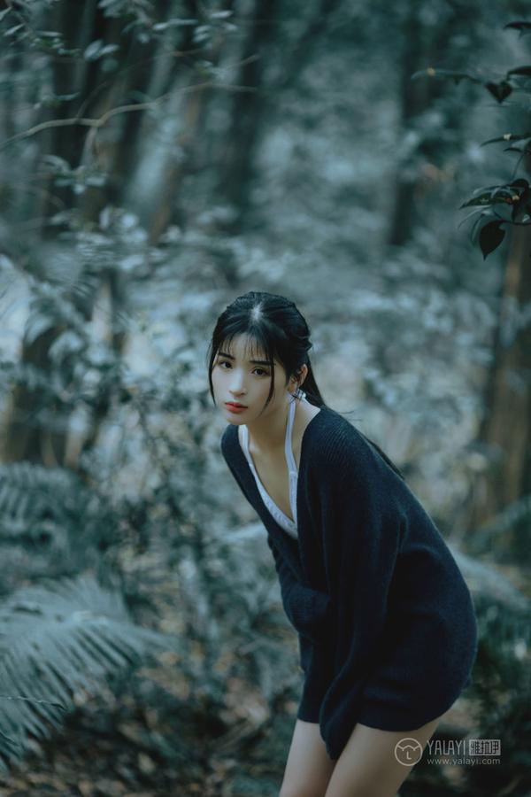[雅拉伊YALAYI] Vol.183 A Girl Walking in the Deep Mountains