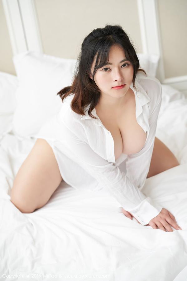 Jing Xiang Mandy Big Boobs Bikini Bra Picture and Photo