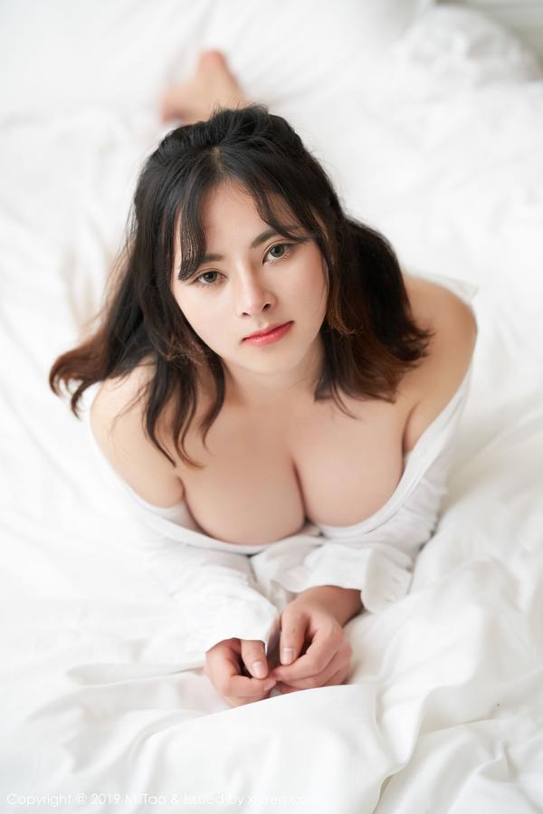 Jing Xiang Mandy Big Boobs Bikini Bra Picture and Photo