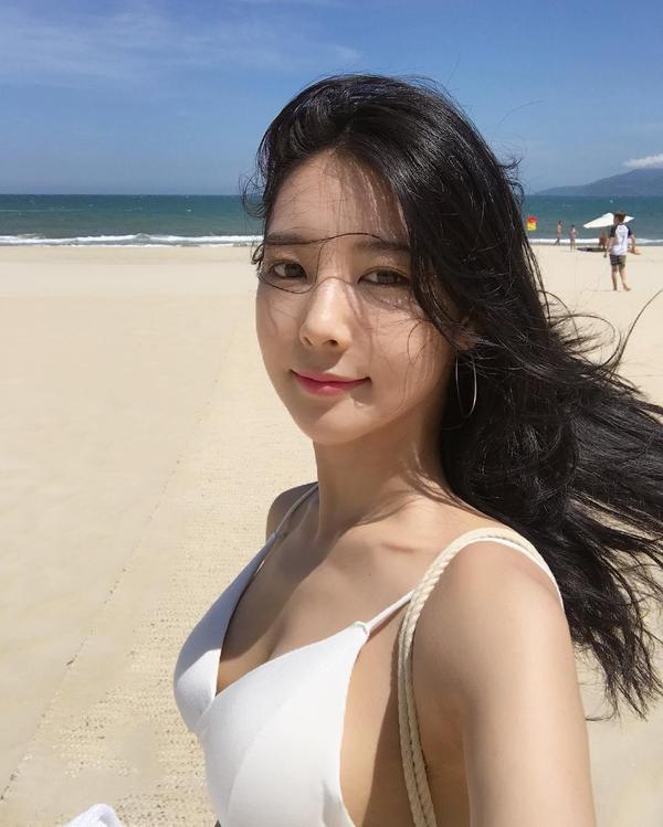 Go Eun Flower Temperament Bikini Picture and Photo