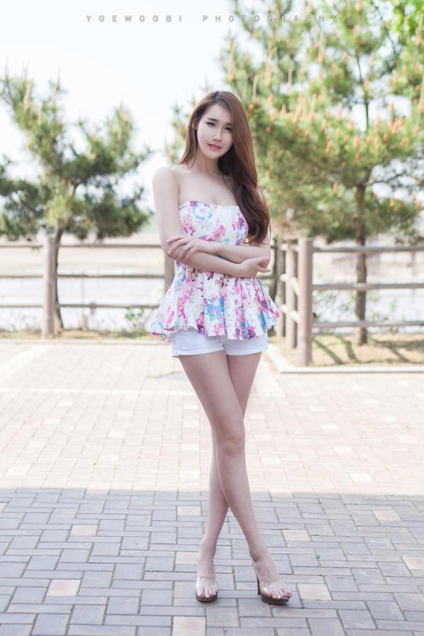 Lee Hyo Young Beautiful Legs Picture and Photo