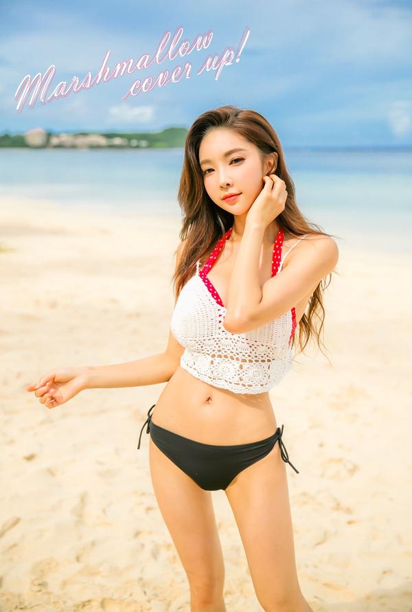 Park Soo Yeon 2017 Bikini Picture and Photo 7