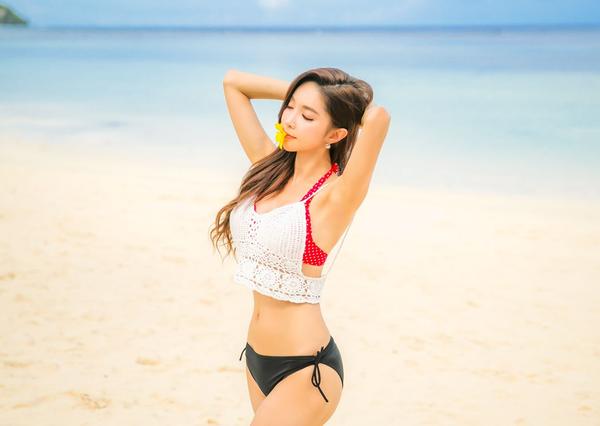 Park Soo Yeon 2017 Bikini Picture and Photo 7