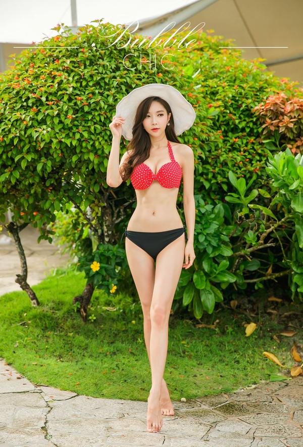 Park Soo Yeon 2017 Bikini Picture and Photo 7