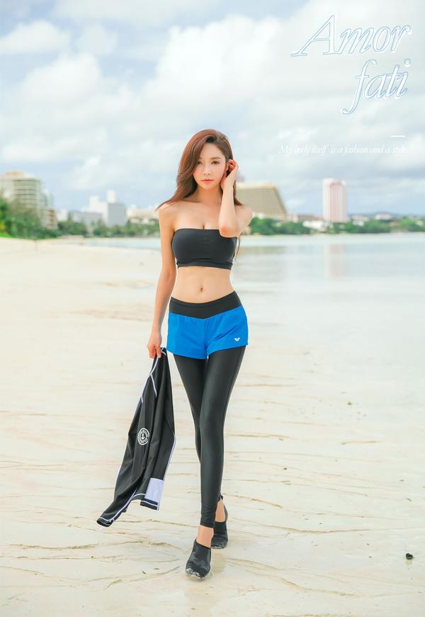 Park Soo Yeon 2017 Bikini Picture and Photo 5