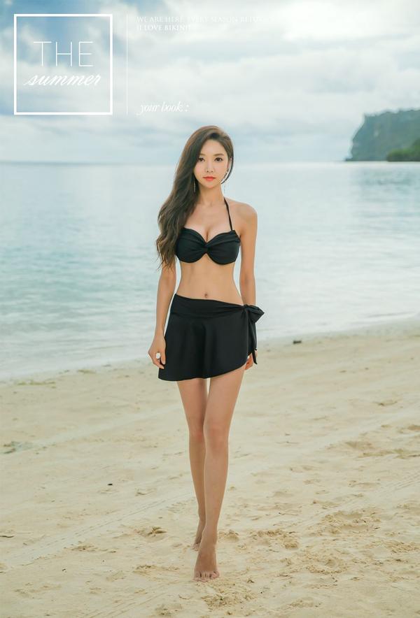 Park Soo Yeon 2017 Bikini Picture and Photo 5