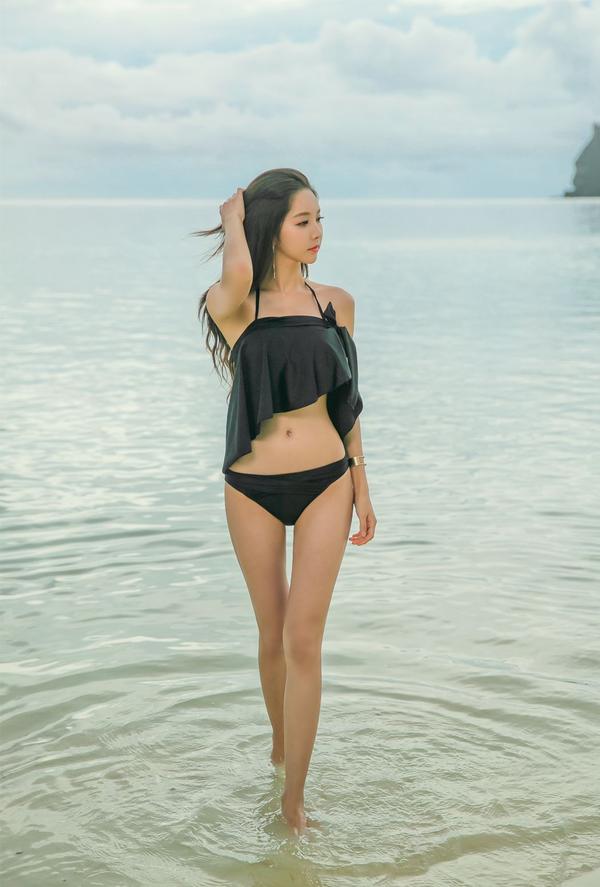 Park Soo Yeon 2017 Bikini Picture and Photo 5