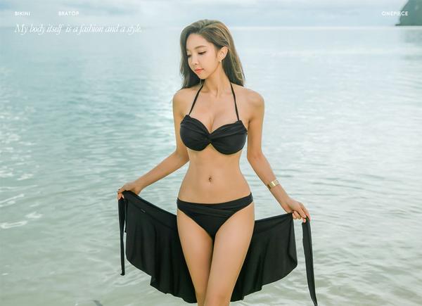 Park Soo Yeon 2017 Bikini Picture and Photo 5
