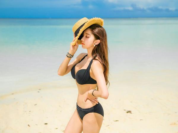 Park Soo Yeon 2017 Bikini Picture and Photo 5