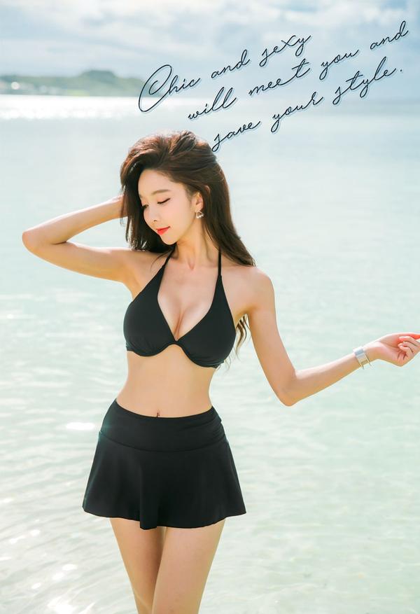 Park Soo Yeon 2017 Bikini Picture and Photo 4