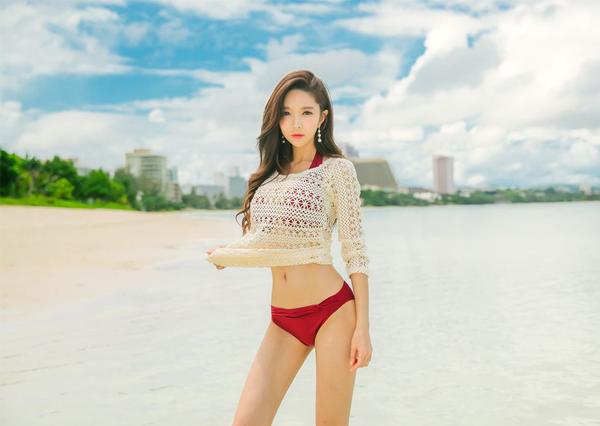 Park Soo Yeon 2017 Bikini Picture and Photo 4