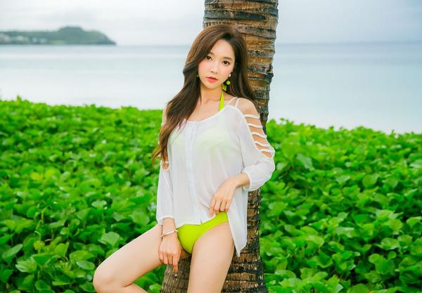 Park Soo Yeon Beach Temperament Picture and Photo