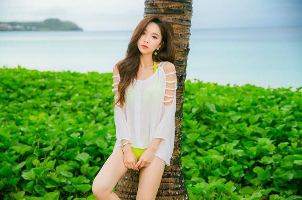 Park Soo Yeon Beach Temperament Picture and Photo