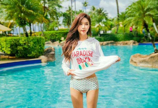 Park Soo Yeon Beach Temperament Picture and Photo