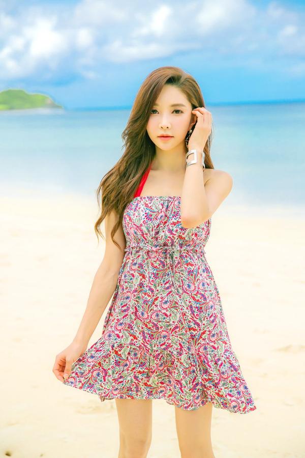 Park Soo Yeon Beach Temperament Picture and Photo