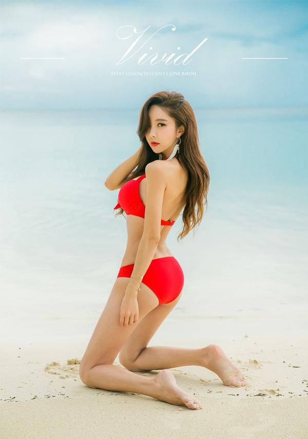 Park Soo Yeon 2017 Bikini Picture and Photo 3