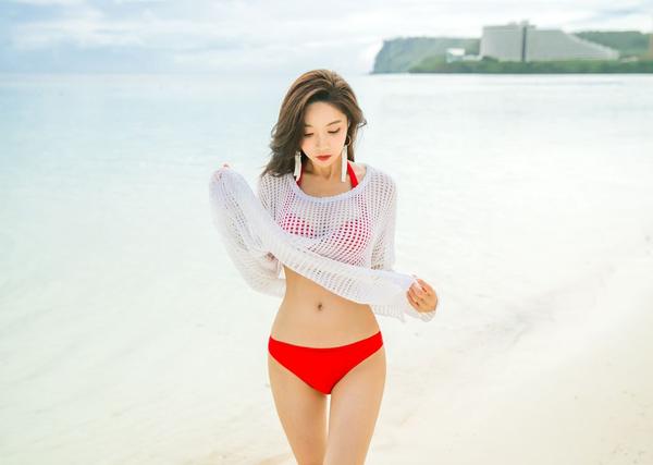 Park Soo Yeon 2017 Bikini Picture and Photo 3