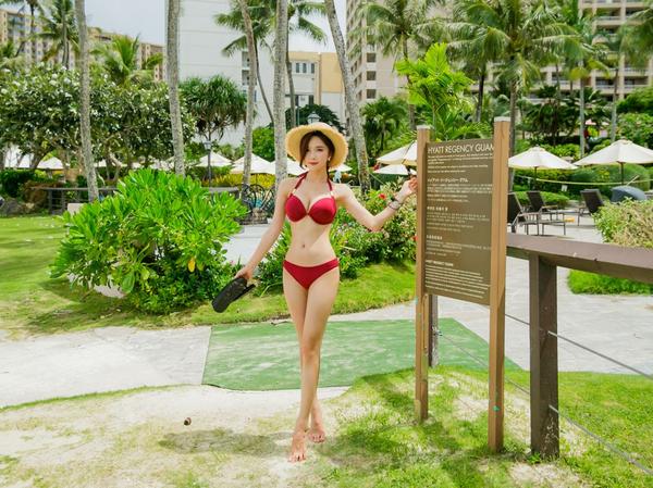 Park Soo Yeon 2017 Bikini Picture and Photo 1