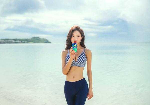 Park Soo Yeon 2017 Bikini Picture and Photo 1