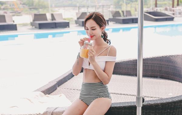 Yeon Ji Eun Maybeach Bikini Series 4