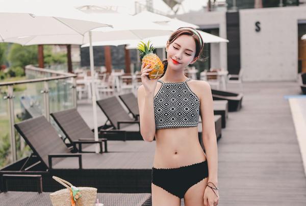 Yeon Ji Eun Maybeach Bikini Series 2