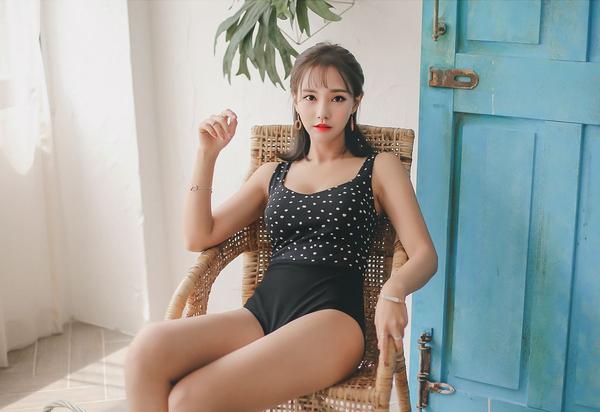 Yeon Ji Eun Pure Bikini Lovely Picture and Photo