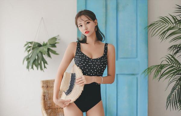 Yeon Ji Eun Pure Bikini Lovely Picture and Photo