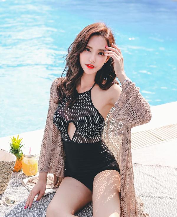 Yeon Ji Eun Pure Bikini Lovely Picture and Photo