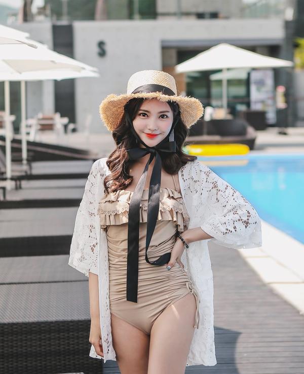 Yeon Ji Eun Pure Bikini Lovely Picture and Photo