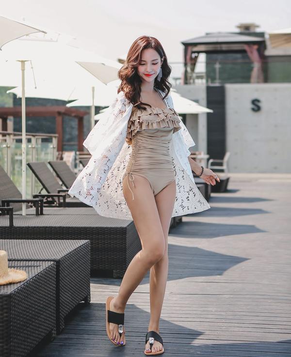 Yeon Ji Eun Pure Bikini Lovely Picture and Photo