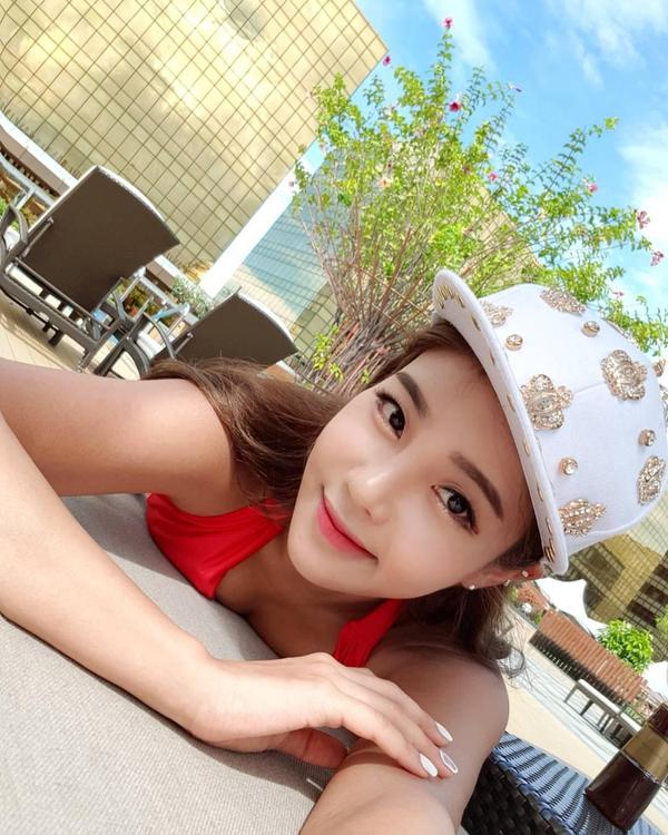 Kim Ji Na Wild Bikini Picture and Photo