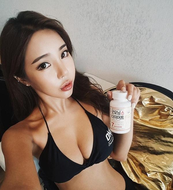 Kim Ji Na Wild Bikini Picture and Photo