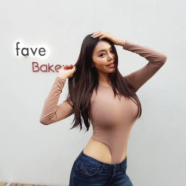 Angelakim Big Boobs Mature Picture and Photo