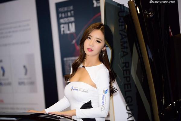 Yoon Joo Ha 2017 Soul Car Show Picture and Photo