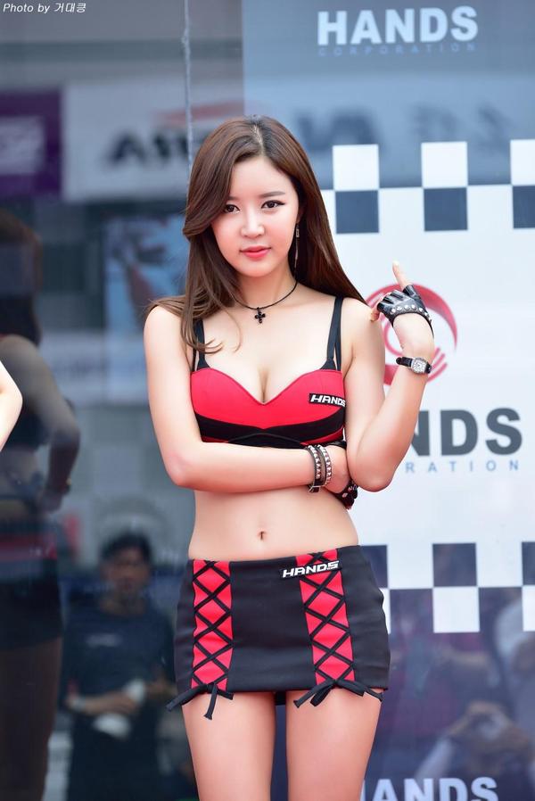 Yoon Joo Ha 2017 Soul Car Show Picture and Photo