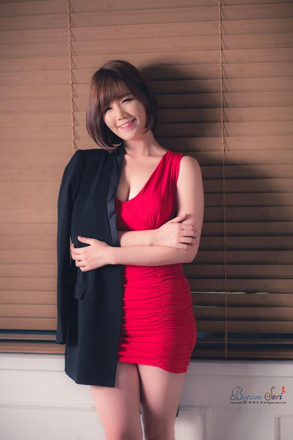 Han Hye Eun Beautiful Legs Picture and Photo