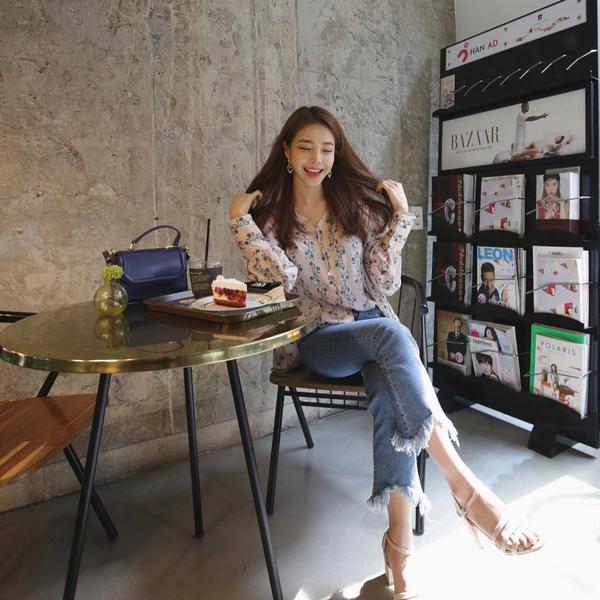 Ji Yoon Mi Beautiful Legs Temperament Picture and Photo