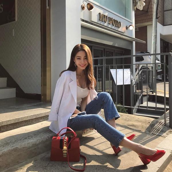 Ji Yoon Mi Beautiful Legs Temperament Picture and Photo