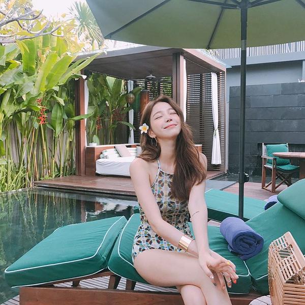 Ji Yoon Mi Beautiful Legs Temperament Picture and Photo