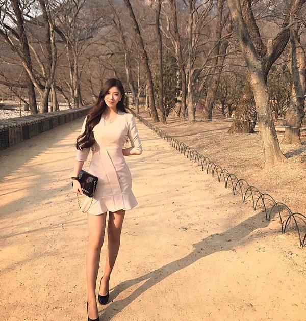 Jin Yeyoung Beautiful Legs Temperament Picture and Photo