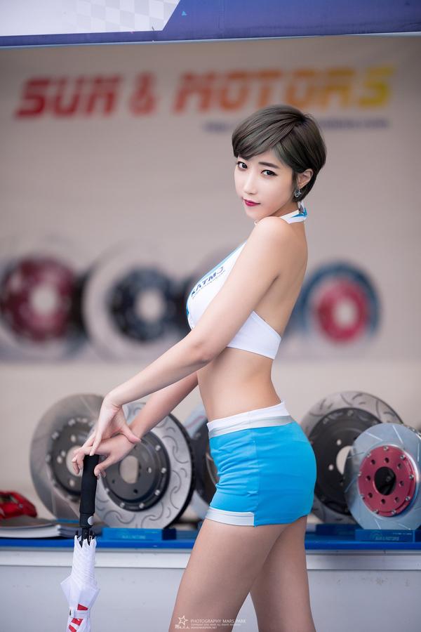 Yoo Ji Ah Beautiful Legs Sexy Picture and Photo