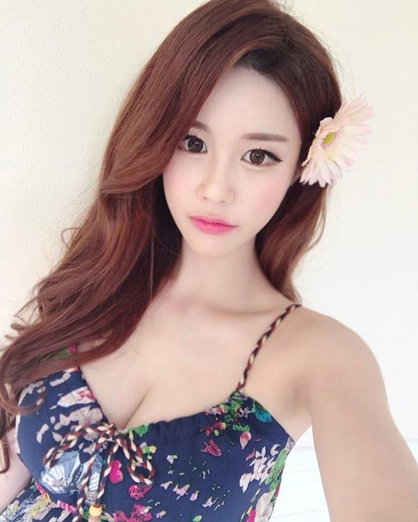 Hong Li Bikini Picture and Photo