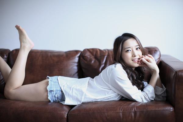 Min Ah Young Beautiful Legs Sexy Picture and Photo