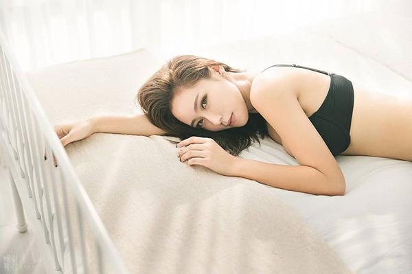 Kim Tae Hee Beautiful Legs Sexy Picture and Photo