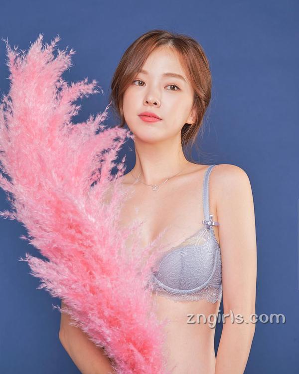 Ha Neulina Cute Lovely Pure Bra Picture and Photo
