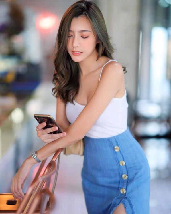 Thailand Model DHAIDAI.S Sexy and Hot Pants Pictures