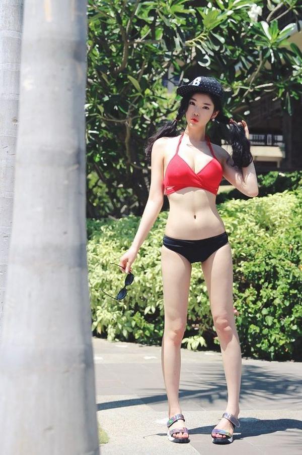 Park Jung Yoon 2017 Bikini and Swimwear Pictures