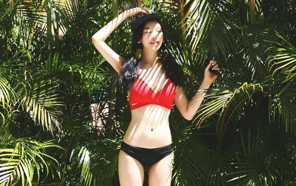 Park Jung Yoon 2017 Bikini and Swimwear Pictures