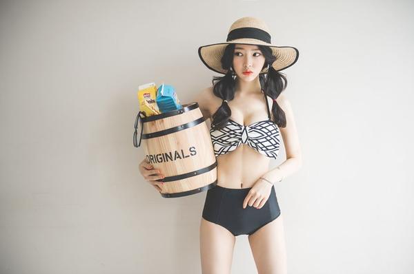 Park Jung Yoon 2016 Bikini and Swimwear Pictures 5