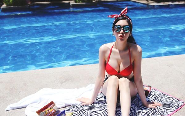 Park Jung Yoon 2016 Bikini and Swimwear Pictures 4